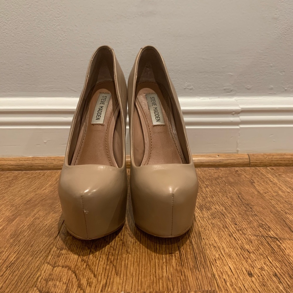 Steve Madden tan closed toe platform heels
